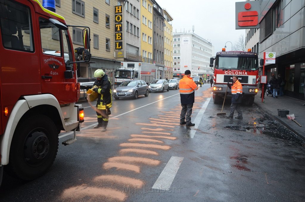 Stadtbus fing Feuer Koeln Muelheim Frankfurterstr Wiener Platz P249.JPG